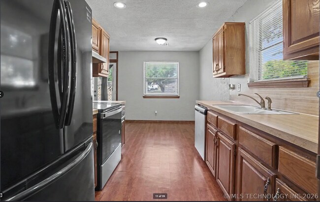 Building Photo - Charming 3-Bed Jenks Home Near Tulsa Hills – Large Corner Lot!
