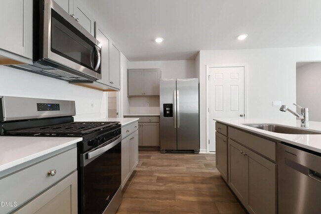 Building Photo - 258 Palm Dr