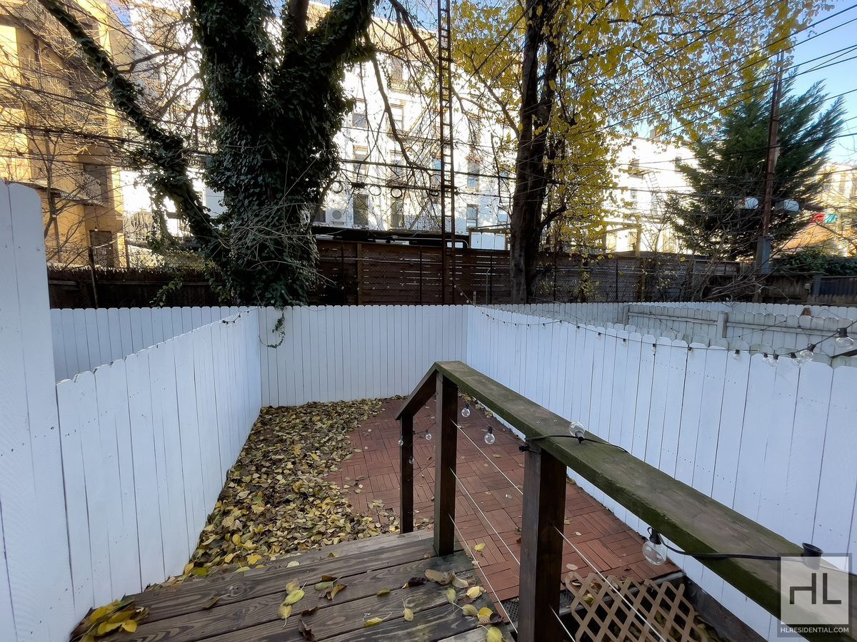 Building Photo - Spacious 2-Bed 1 Bath / Carroll Gardens