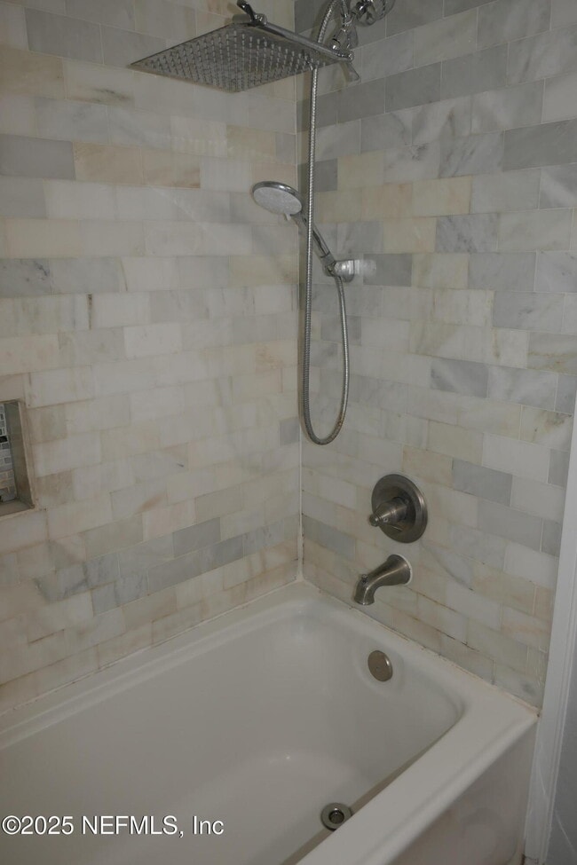 Building Photo - 2326 Red Oak Dr