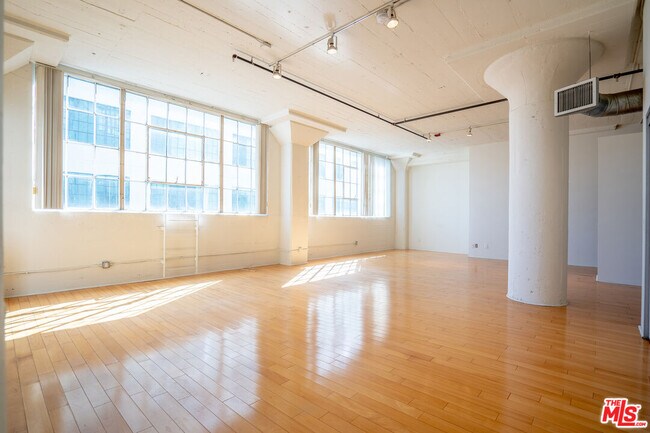 Building Photo - 420 San Pedro St