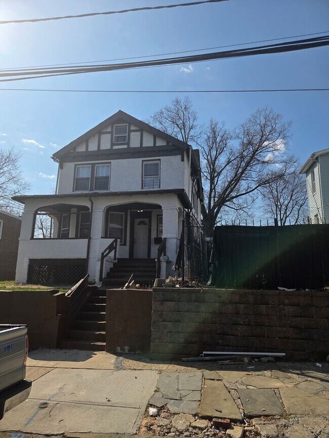 Building Photo - Spacious Newark Home – 7 Bedrooms, 2 Kitchens