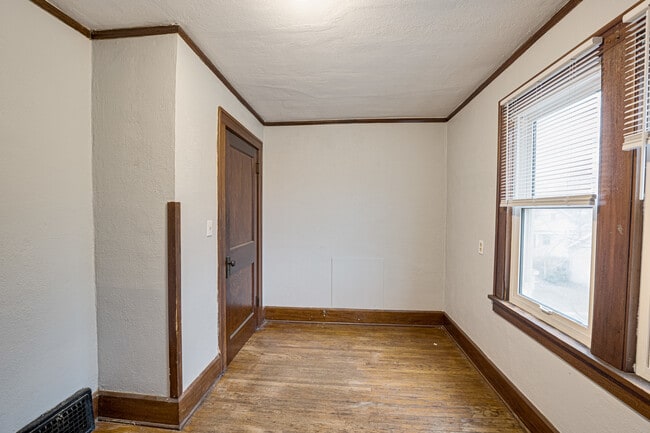 Building Photo - 814 22nd Ave