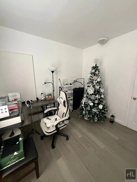 Building Photo - W 15th St