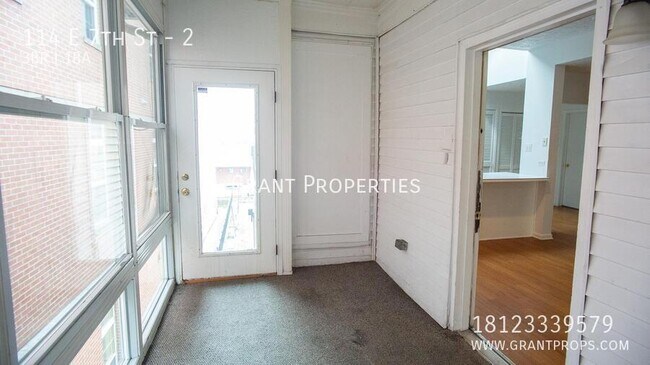 Building Photo - 114 E 7th St