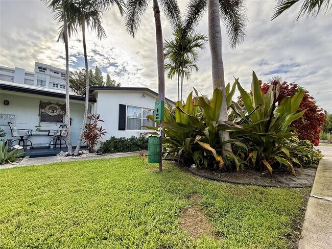 Building Photo - 3210 Canal Dr