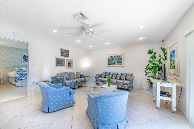 Building Photo - 797 NW 32nd Ave