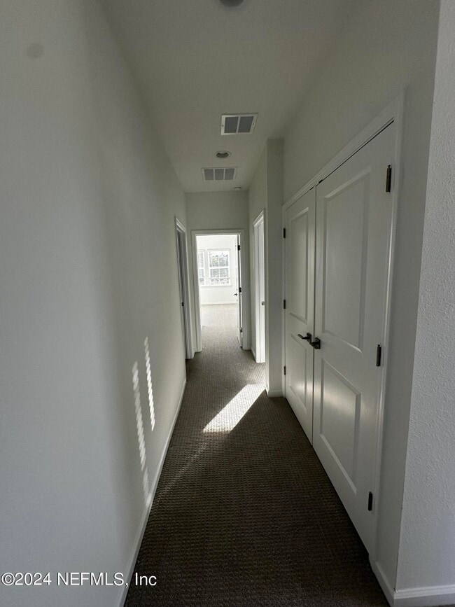 Building Photo - 545 Brandon Lks Dr
