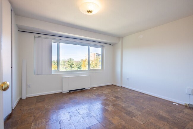 Building Photo - Lovely 1 BR/1 BA Condo in Wesley Heights!