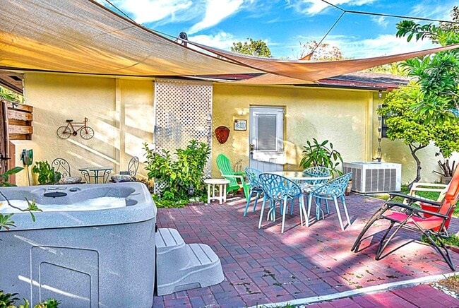 Building Photo - 5880 SW 32nd Terrace