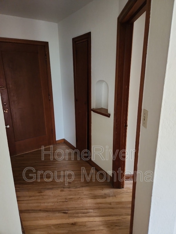 Building Photo - 336 S 5th St E