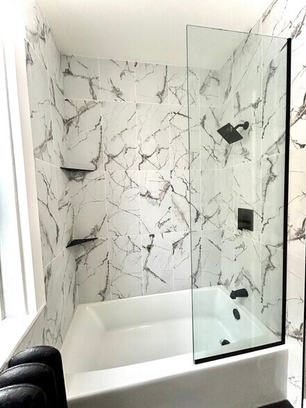 Bathroom - 425 N Maple Ave