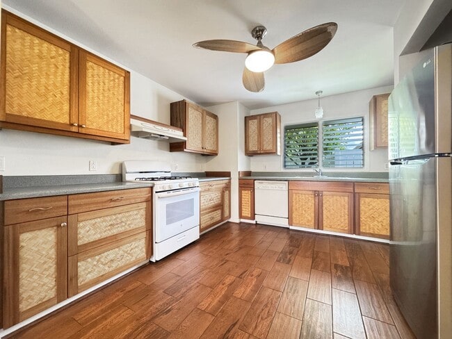 Building Photo - Small Pet Friendly Kailua Apartment with Window AC.