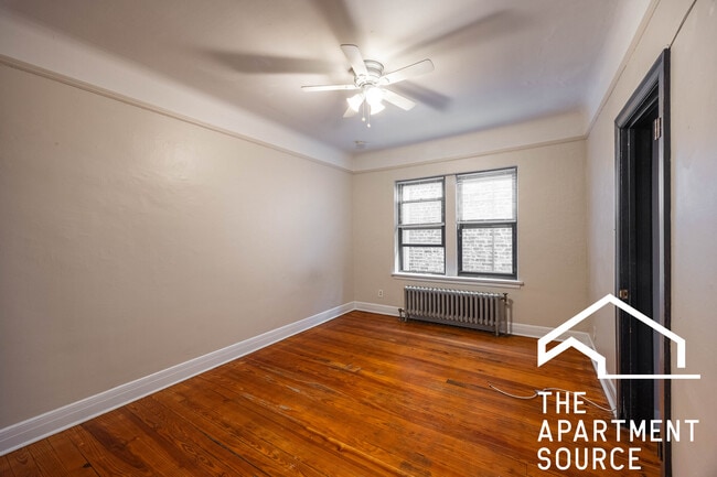 Building Photo - 968 W Cuyler Ave