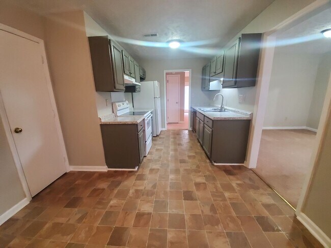 Building Photo - 909 Benevente Loop