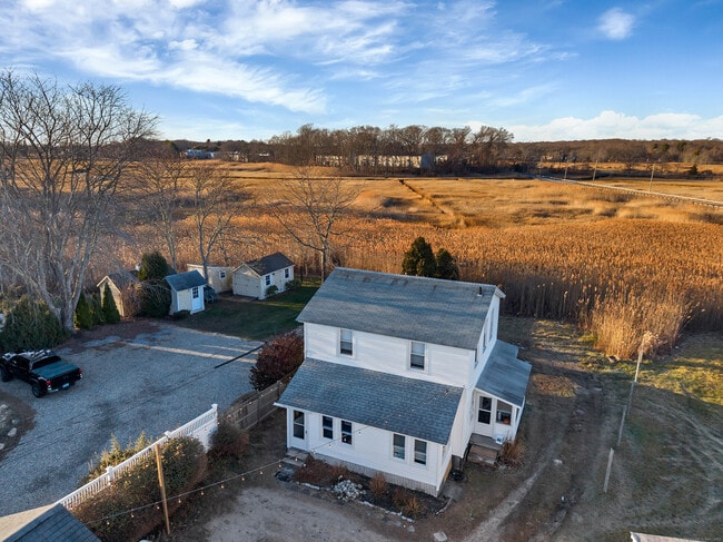Building Photo - 176 Shore Rd