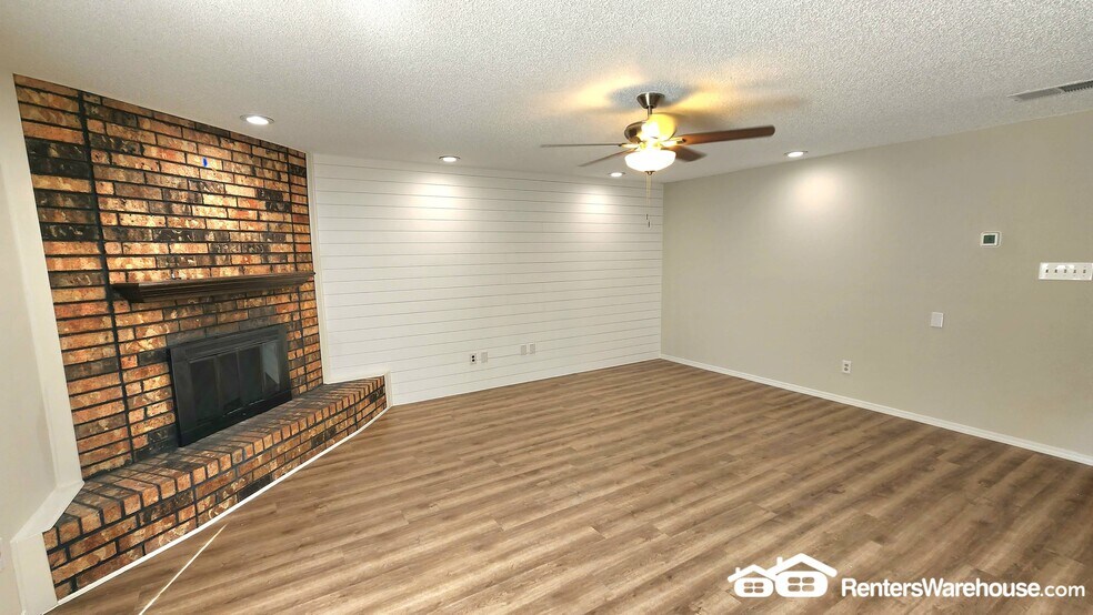 Building Photo - 7517 Oak Ridge Dr
