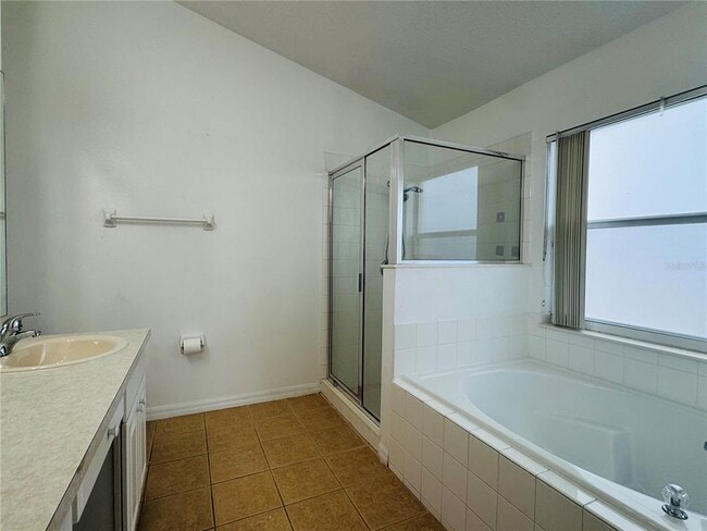 Building Photo - 4795 Cumbrian Lakes Dr