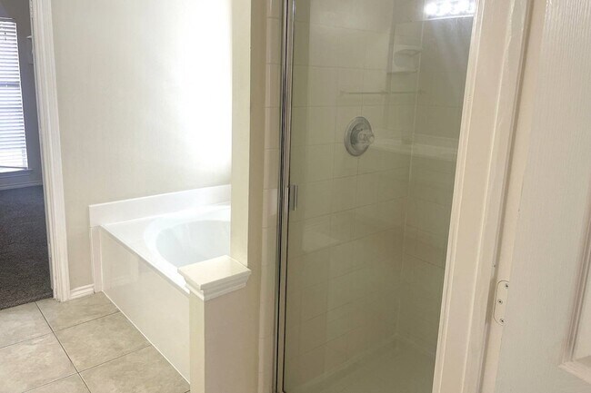 Building Photo - 3208 Waterglen Ct