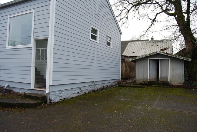 Building Photo - 2BR Home in Forest Grove OR
