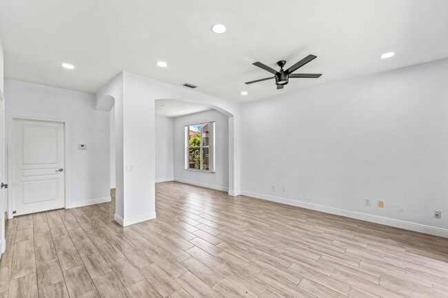 Building Photo - 5477 Queenship Ct