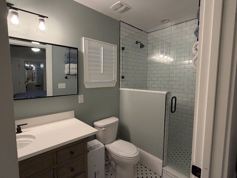 Building Photo - 234 24th Ave N