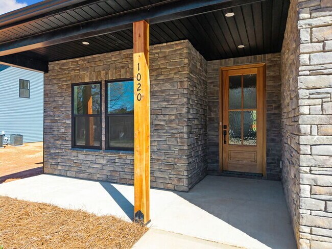 Building Photo - New Salisbury 4 bedroom 2.5 bathroom