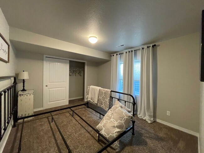 Building Photo - Harmonious Blend of Style, Comfort, and Fu...