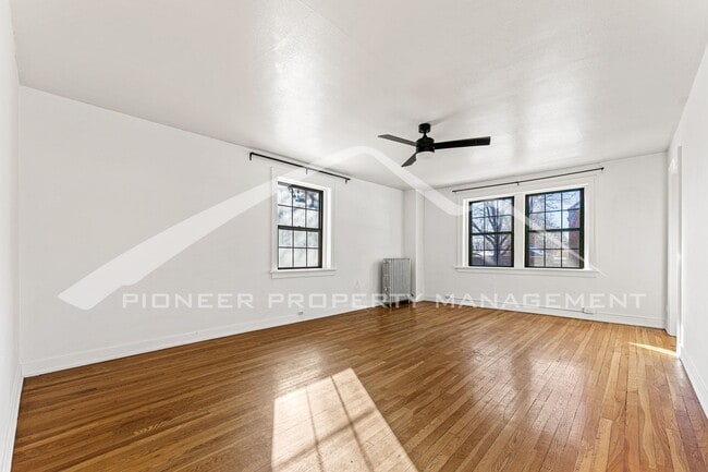 Building Photo - Spacious Condo with Office!