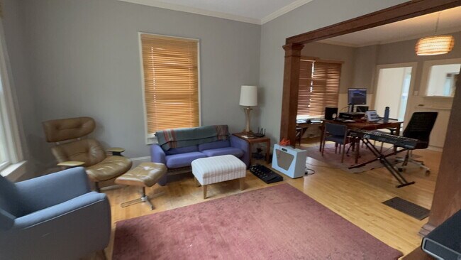 Building Photo - Charming 4-Bed Home with Granite Touches & Hardwood Elegance in Minneapolis!