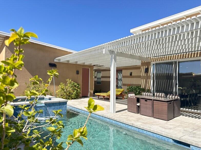 Building Photo - 13938 Avenida La Vis
