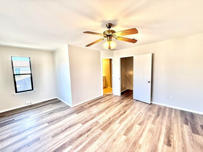 Building Photo - Beautiful Two-Story Home for Lease in South Austin