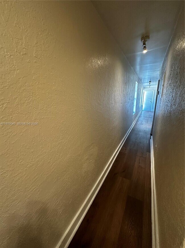 Building Photo - 5903 N Miami Ave