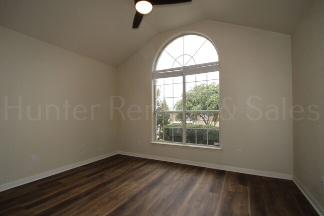 Building Photo - Goodnight Ranch!