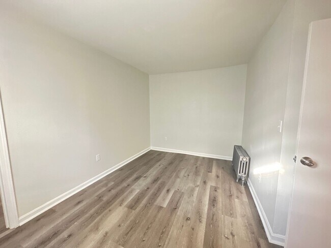 Building Photo - 2 Bedroom Unit Close to Downtown