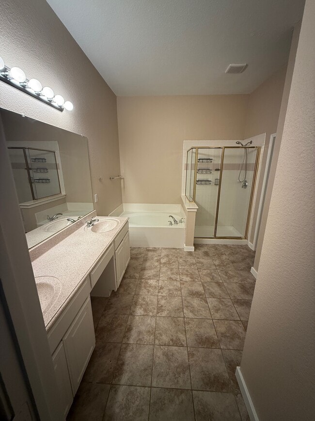 Building Photo - 3404 Pinecone Dr