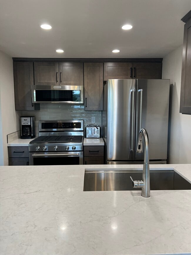 Building Photo - 754 Boulder Ct