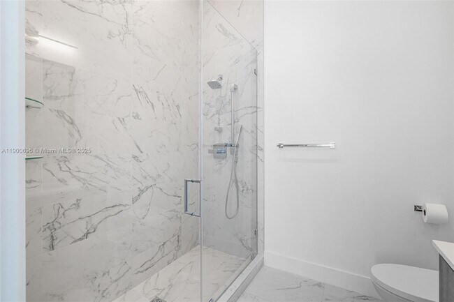 Building Photo - 17550 Collins Ave