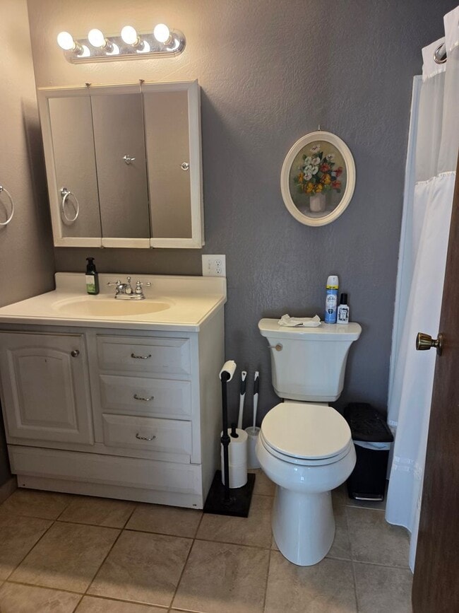 Building Photo - Spacious 3 Bedroom, 2 Bath Home with Bonus...