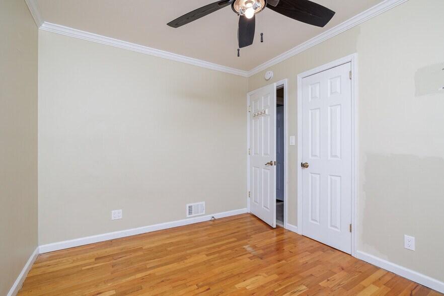 Building Photo - 762 Caryl St