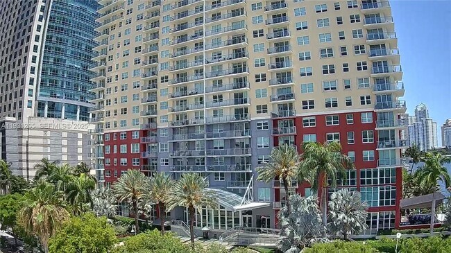 Building Photo - 1155 Brickell Bay Dr