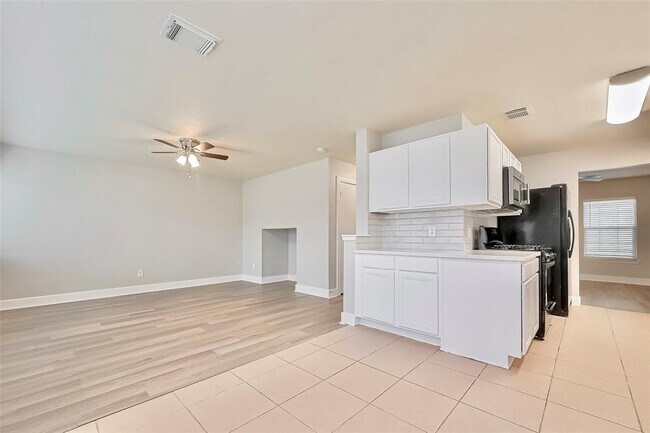 Building Photo - 5711 Silver Oak