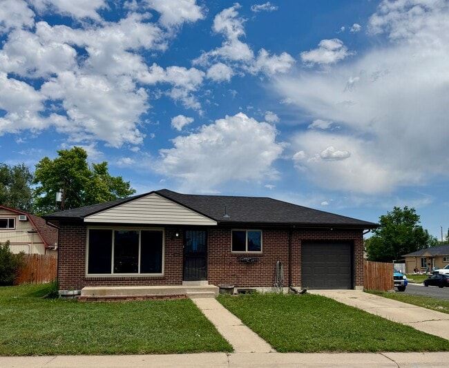 Primary Photo - Spacious 4 bedroom home in Westminster! Av...
