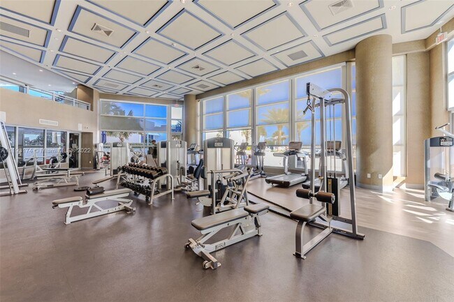 Building Photo - 3101 S Ocean Dr