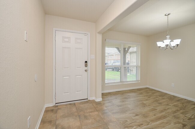 Building Photo - 21610 Yeaney Dr