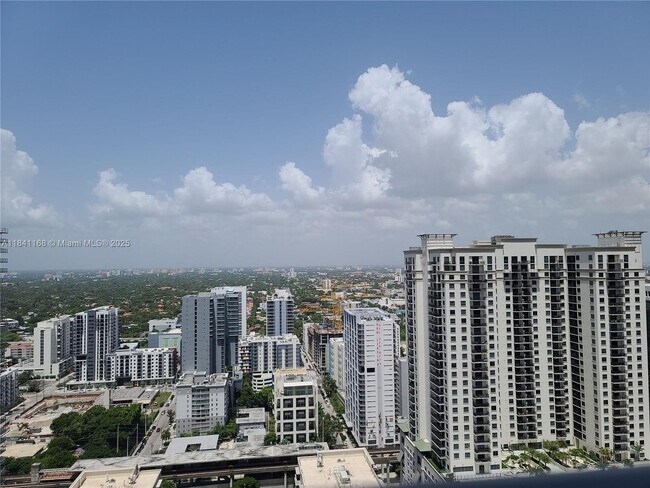 Building Photo - 1000 Brickell Plaza