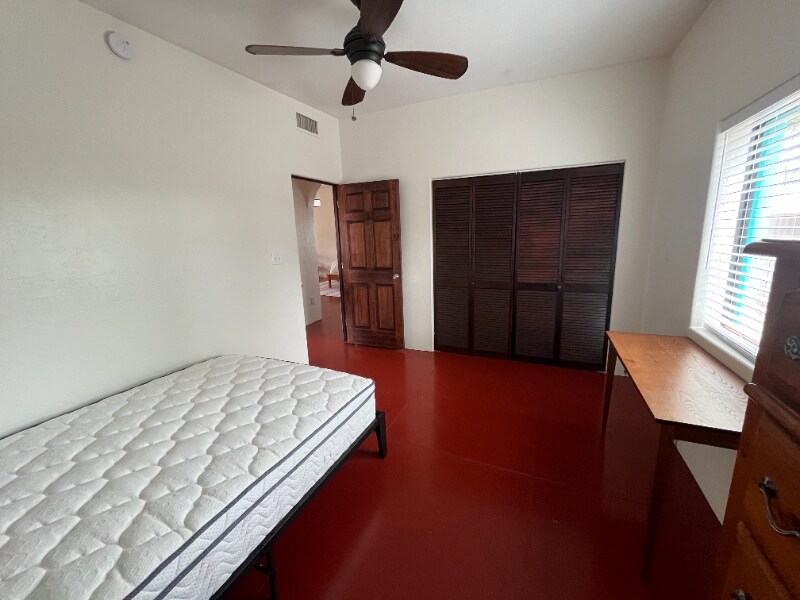 Building Photo - 1519 S Tucson Blvd