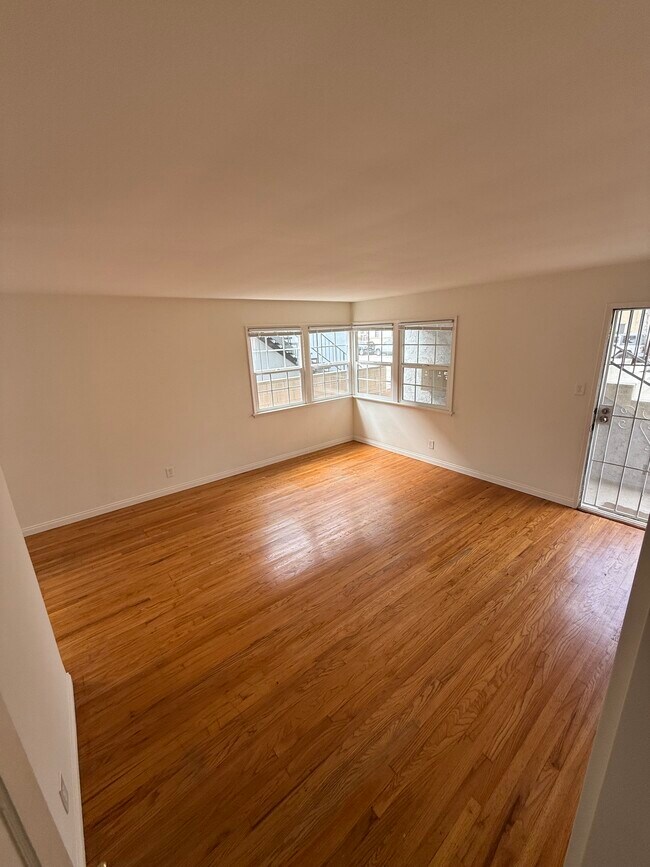 Living room and front entry - 3970 Sawtelle Blvd