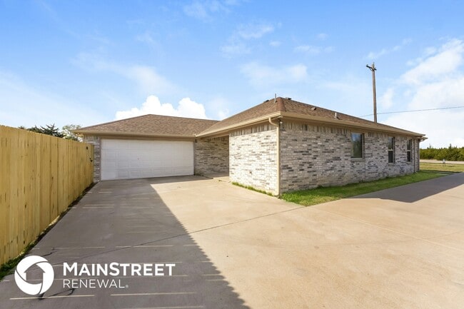 Building Photo - 1906 Uhl Rd