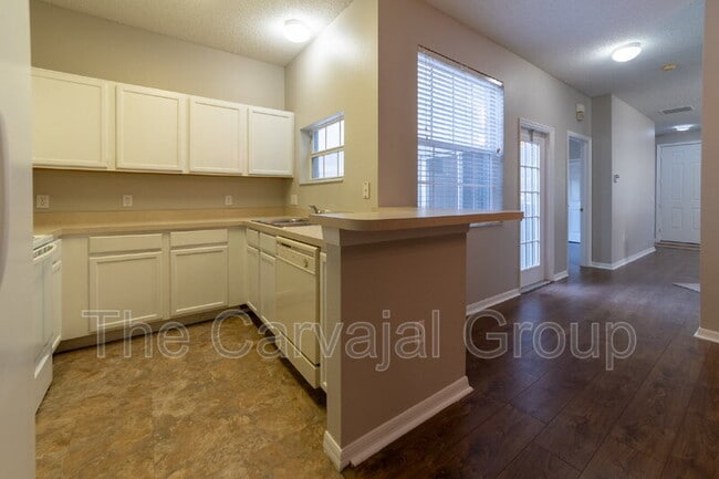 Building Photo - 13175 Center Square Dr